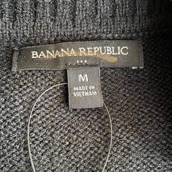 BANANA REPUBLIC Essential Crew Neck Sweater, Black, Size Medium - Picture 10 of 11